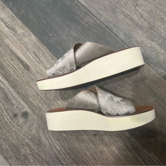 OLUKAI Womens Tapa Bubbly Platform Wedge ONOHI LEATHER SLIDE SANDALS sz 7 - Picture 3 of 8